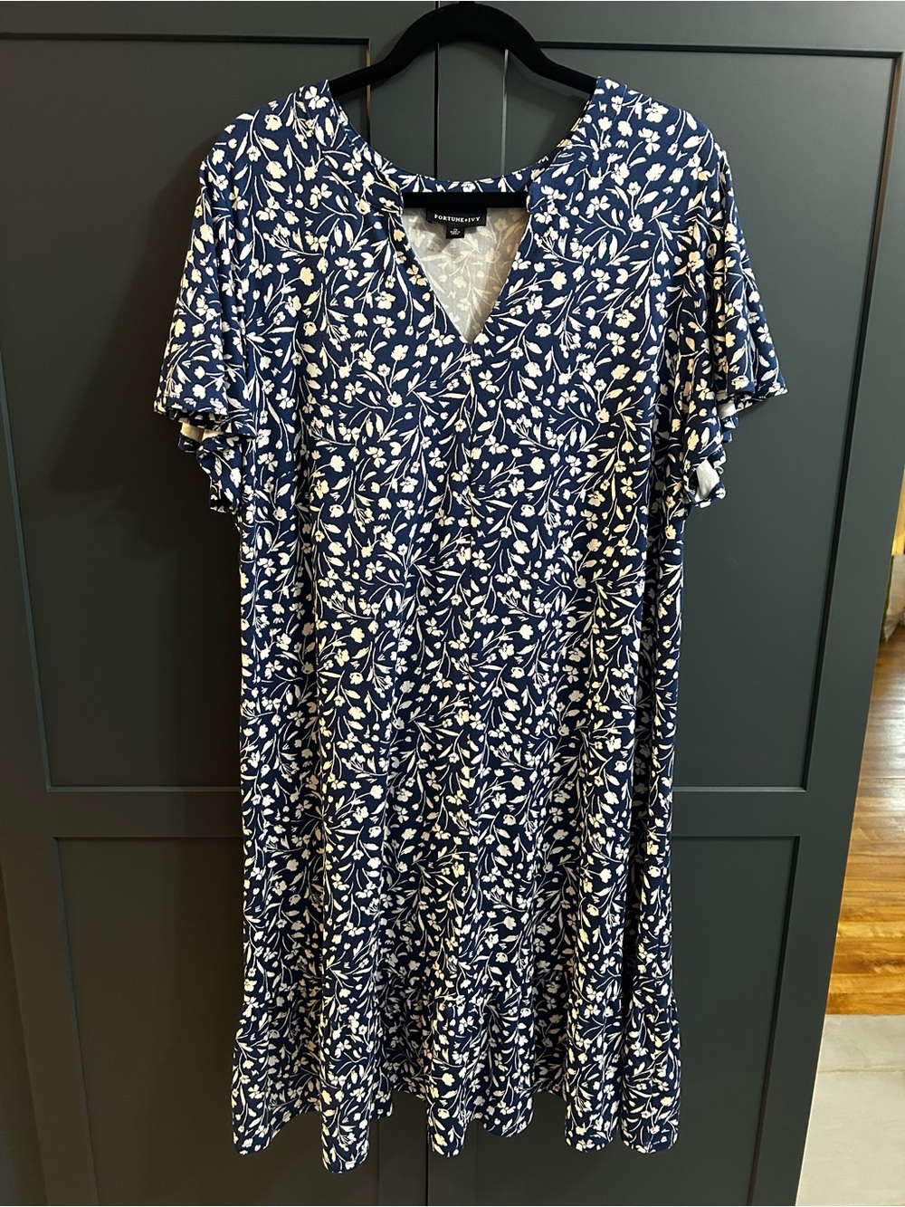 Fortune + Ivy Blue & White Floral V-Neck Dress - Size 2X